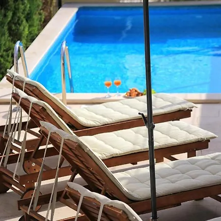 Holiday House Adriana *