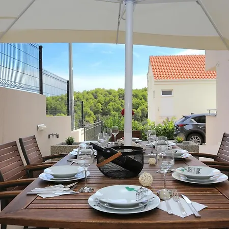 Holiday House Adriana *